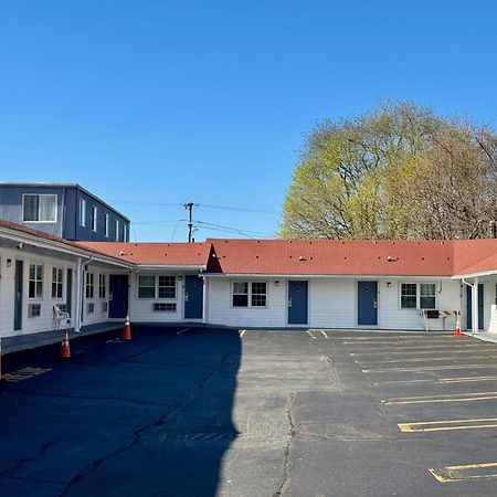 Chisholm'S Motor Inn Saugus Exterior foto