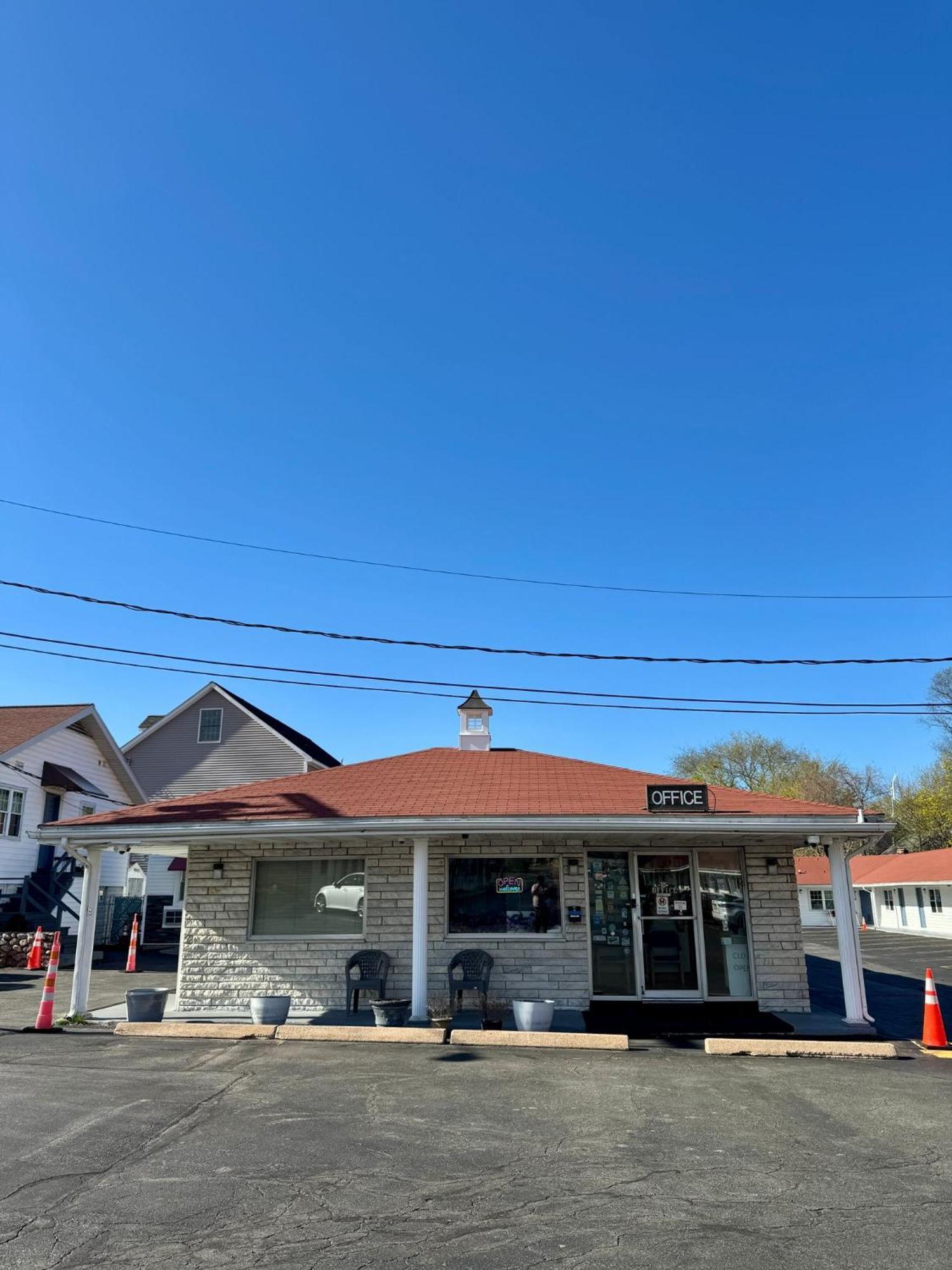 Chisholm'S Motor Inn Saugus Exterior foto
