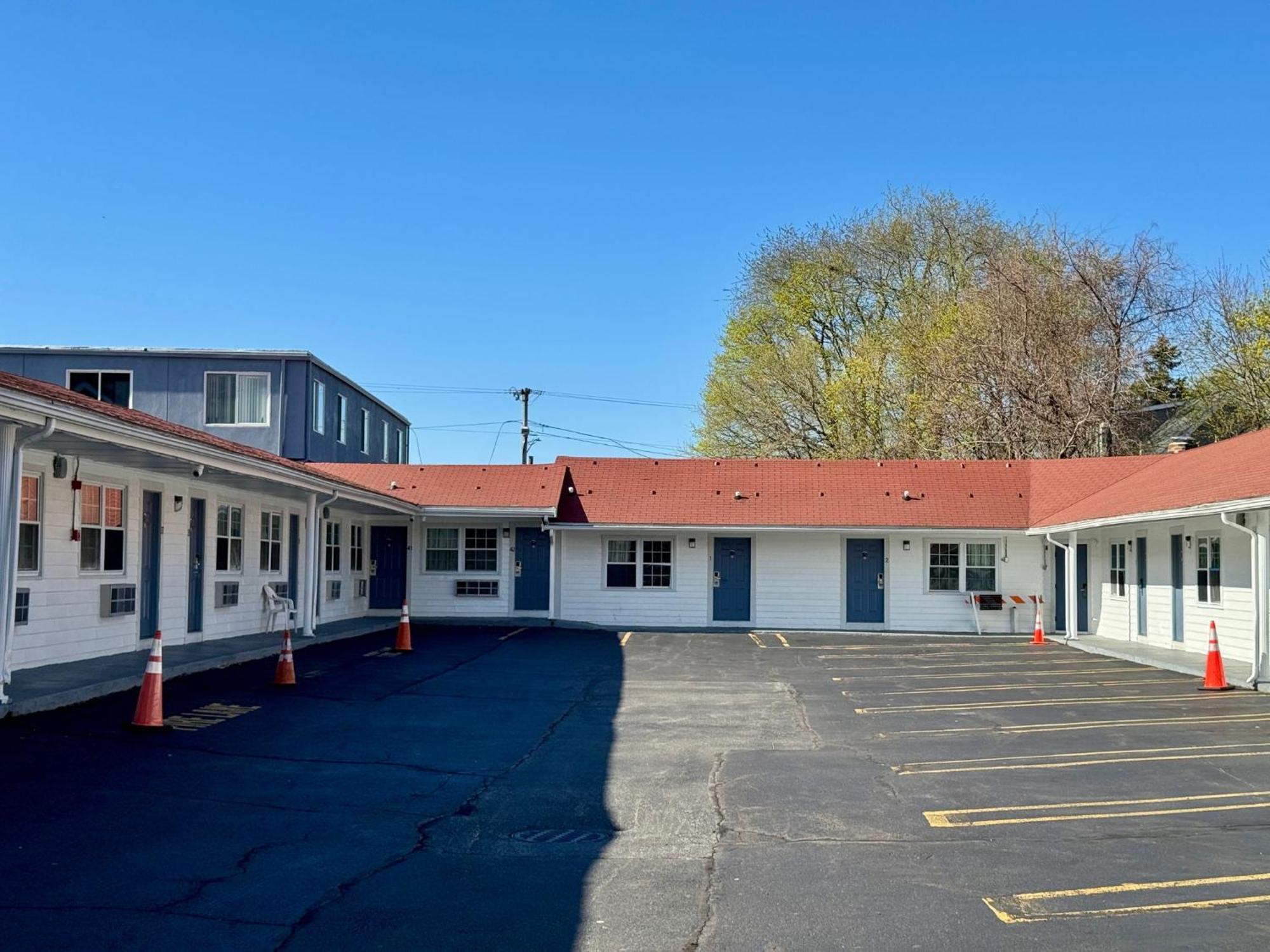 Chisholm'S Motor Inn Saugus Exterior foto